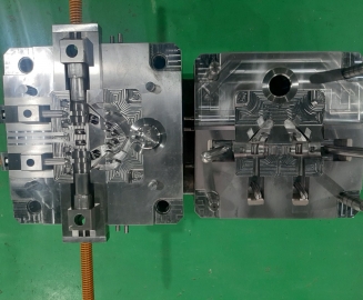 KHUÔN ĐÚC ÁP LỰC